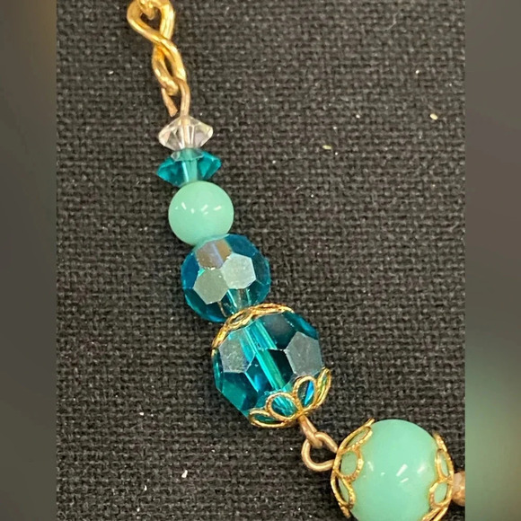 VINTAGE BEADED AND GOLD NECKLACE. - Picture 5 of 13